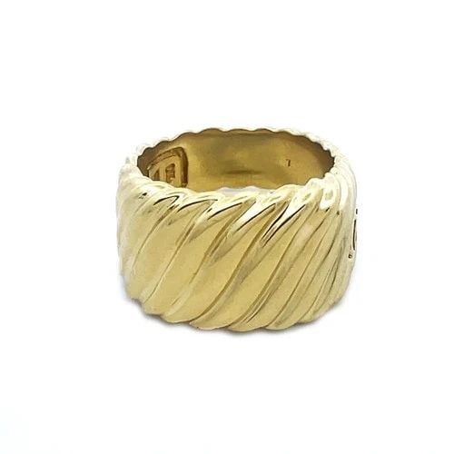 DAVID YURMAN CIGAR BAND GOLD RING 18K YELLOW WIDE RIBBED DESIGN SIZE 7: DAVID YURMAN CIGAR BAND GOLD RING 18K YELLOW WIDE RIBBED DESIGN SIZE 7 The David Yurman Cigar Band Gold Ring in 18k Yellow is a stunning piece of fine jewelry featuring a wide band with ribbed design.