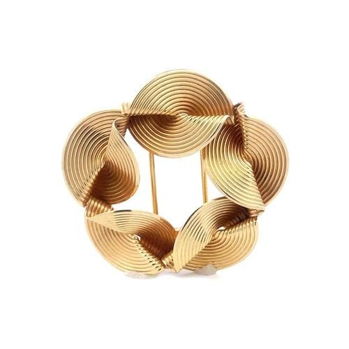 14K GOLD WREATH BROOCH VINTAGE PINK GOLD GEOMETRIC GROOVED STYLE 1940'S: 14K GOLD WREATH BROOCH VINTAGE PINK GOLD GEOMETRIC GROOVED STYLE 1940'S This is a lovely vintage designer signed brooch; it is 14k pink gold with chasing grooved design twist floral style wreath. The 