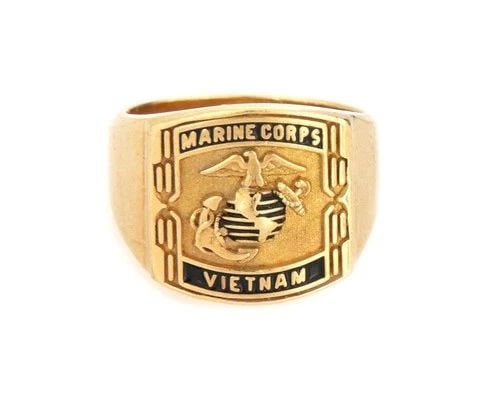 MARINE CORPS VIETNAM RING 18K YELLOW GOLD EAGLE TOP SIZE 5 VINTAGE (1 of 2)