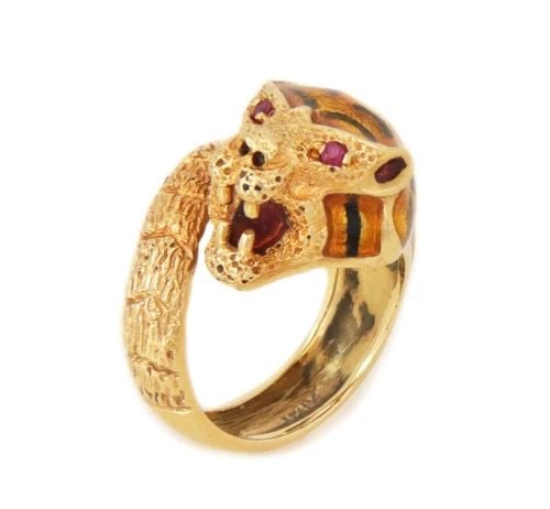 ESTATE RUBY ENAMEL 18K YELLOW GOLD TIGER BYPASS RING SIZE 5 LIQUIDATION: ESTATE RUBY ENAMEL 18K YELLOW GOLD TIGER BYPASS RING SIZE 5 Estate Ruby Enamel 18k Yellow Gold Tiger Bypass Ring Size 5 Description This ring is crafted from 18k yellow gold featuring a tiger's head w