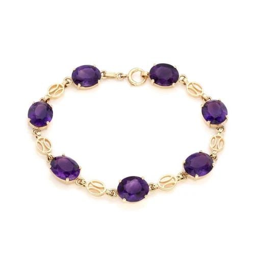 14K YELLOW GOLD AMETHYST OVAL LINK BRACELET: 14K YELLOW GOLD AMETHYST OVAL LINK BRACELET 14k Yellow Gold Amethyst Oval Link Bracelet Description This lovely vintage bracelet is crafted from 14k yellow gold. It has 7 large oval cut amethyst gemst