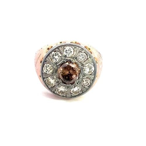 DIAMOND GOLD VINTAGE MEN'S RING 17K TWO TONE CHAMPAGNE WHITE 2.10CT ROUND TOP: DIAMOND GOLD VINTAGE MEN'S RING 17K TWO TONE CHAMPAGNE WHITE 2.10CT ROUND TOP This is a stunning vintage diamond ring, crafted from 17k rose and white gold, The round top of the ring has a 1 carat cha
