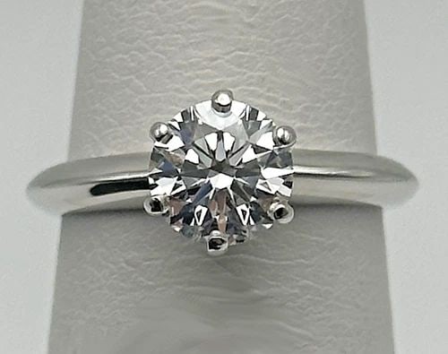 TIFFANY & CO. PLATINUM RING, SOLITAIRE 1.01CT ROUND DIAMOND ( SIZE: 4.25 ) 4.2G: TIFFANY & CO. PLATINUM RING WITH SOLITAIRE ROUND DIAMOND (SIZE: 4.25) Tiffany & Co. Platinum Ring with solitaire round Diamond You are bidding on a Tiffany & Co. Platinum Ring with solitaire round dia