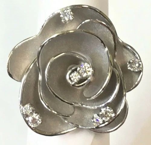 ANNAMARIA CAMMILLI 18K FLOWER STYLE DIAMOND RING OPERA UNICA (SIZE 7) 18.1G: ANNAMARIA CAMMILLI 18K UNIQUE 1 OF 1 FLOWER STYLE DIAMOND RING OPERA UNICA SIZE7 Annamaria Cammilli 18k One of One Unique Diamond Flower Style Ring You are bidding on a Annamaria Cammilli 18k One of O