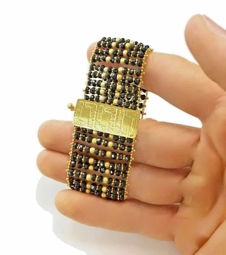 14K YELLOW GOLD & BLACK ONYX BEADED STYLE BRACELET ( 7 INCH ) 43G: 14K YELLOW GOLD BEAD STYLE BRACELET WITH ONYX 14k Yellow Gold Bead style Bracelet with Onyx You are bidding on a 14k Yellow Gold Bead style Bracelet with Onyx. There are few minor scratches on the bra