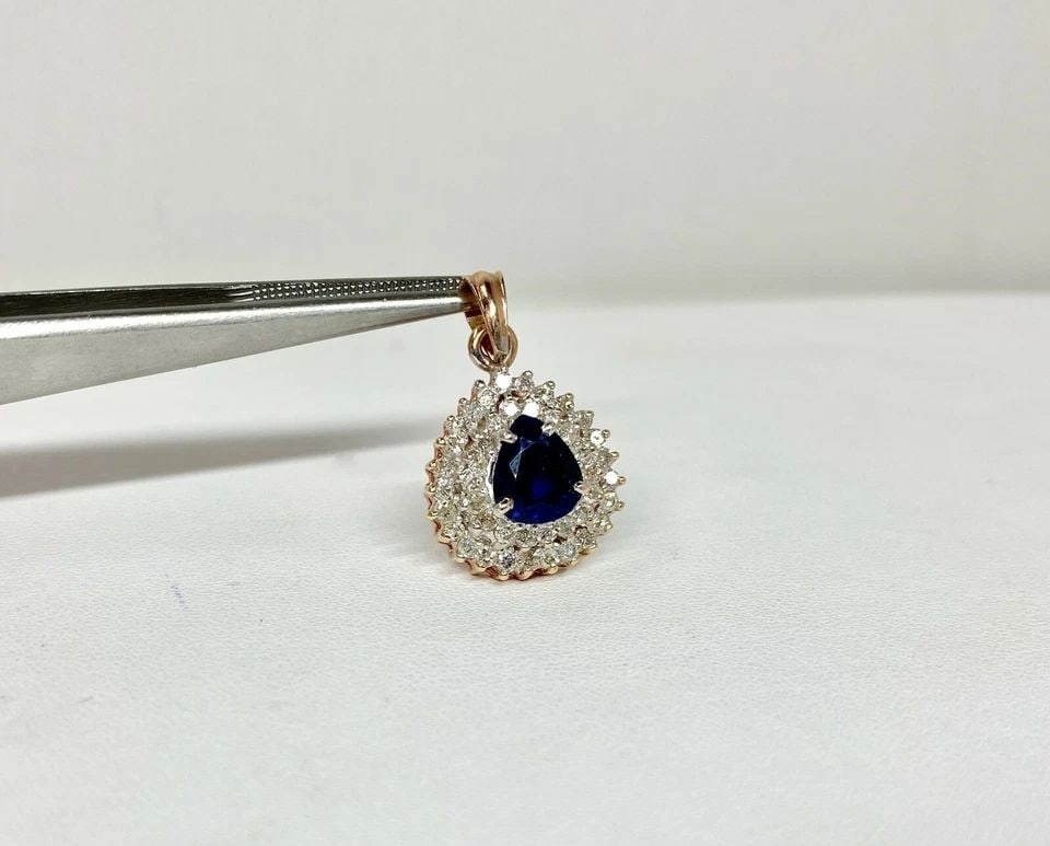14K ROSE GOLD PENDANT WITH 2.25CT PEAR CUT NATURAL SAPPHIRE & DIAMONDS 5 GRAMS: WOMEN'S 14K ROSE GOLD PENDANT WITH 9.3X8MM PEAR NATURAL SAPPHIRE AND DIAMONDS Women's 14k Rose Gold Pendant with 9.3x8mm Pear Cut natural Sapphire and Diamonds You are bidding on a pre-owned Women's 1