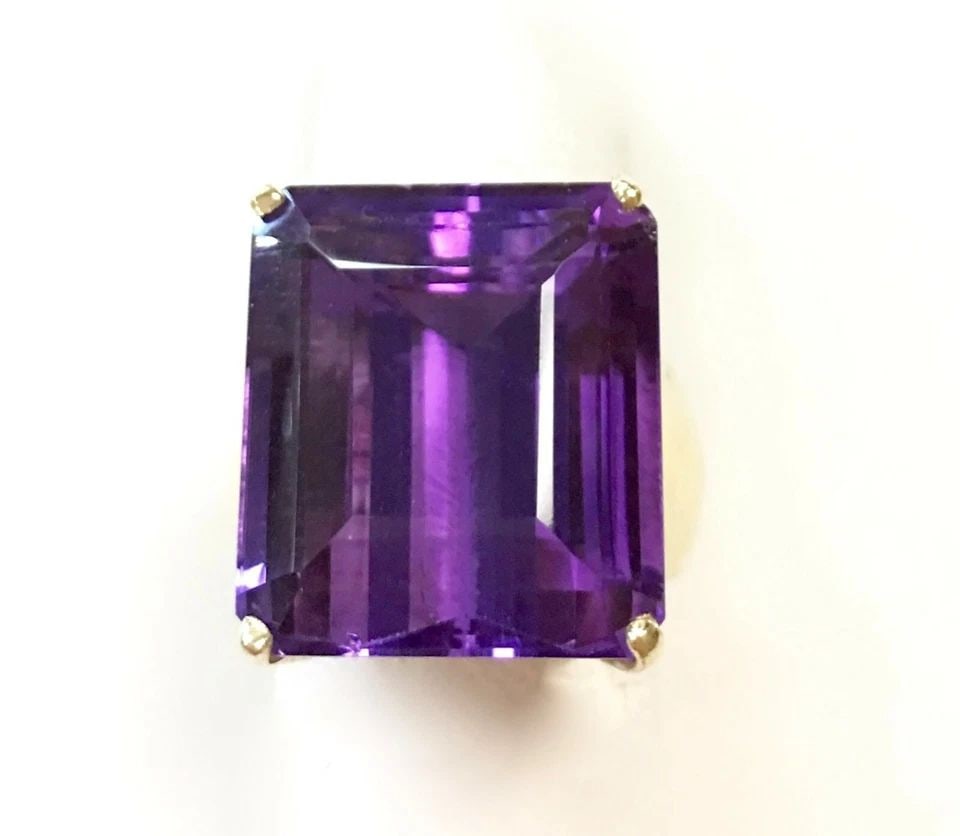 14K YELLOW GOLD RING WITH 17MM X 15MM AMETHYST ( SIZE: 5 ) 12.7 GRAMS: 14K YELLOW GOLD RING WITH AMETHYST (SIZE: 5) 14k Yellow Gold Ring with Amethyst You are bidding on a 14k Yellow Gold Ring with Amethyst. There are few minor scratches on the ring from normal wear and 