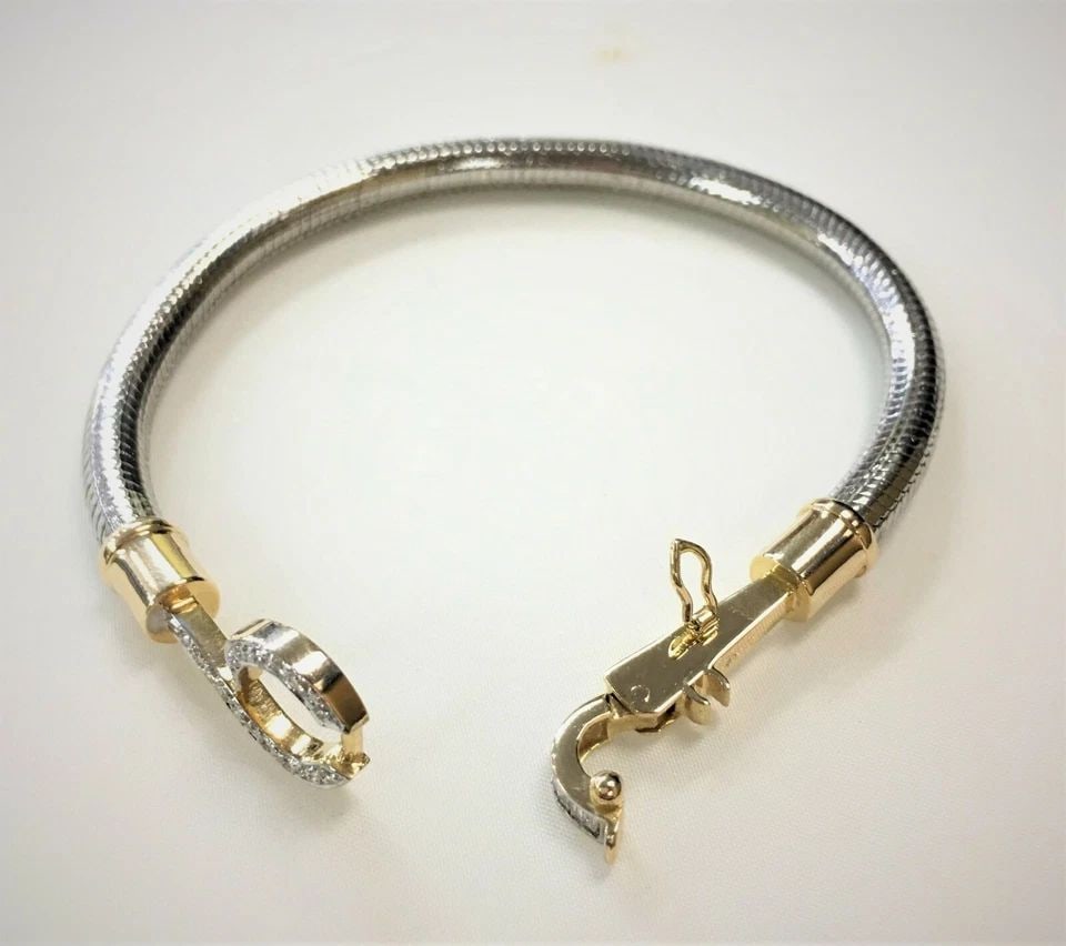 STAINLESS STEEL BRACELET, 18K GOLD ENDS & CLASP, 0.35CTS DIAMONDS (7 INCH) 32G: Stainless Steel Bracelet with 18k Yellow Gold set with Diamonds You are bidding on a Stainless Steel Bracelet with 18k Yellow Gold set with Diamonds. The piece has been fully restored by our in house 