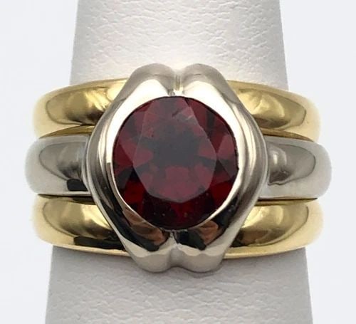 18K TWO TONE YELLOW / WHITE GOLD RING WITH 2.50CT RED GARNET ( SIZE: 7 ) 9.3G: 18K TWO TONE YELLOW/WHITE GOLD RING WITH 2.50CT RED GARNET SIZE: 7 18k Two Tone Yellow/White Gold Ring with 2.50ct Garnet Size: 7 Condition: Preowned but cleaned Material: Two tone 18k Yellow and whit