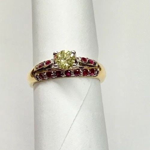 NEW 18K GOLD RING, 0.47CT YELLOW DIAMOND, 0.35CTS RUBIES ( SIZE: 7 ) 4.4G: WOMEN'S 18K YELLOW GOLD RING W/ 0.75CT YELLOW DIAMOND AND 0.35CT RUBIES (SIZE 7) Women's 18k Yellow Gold Ring with 0.75ct Yellow Diamond and 0.35ct Rubies (Size 7) You are bidding on a new with defect