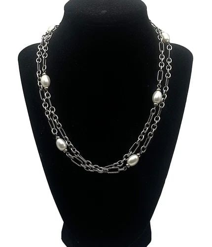 DAVID YURMAN SILVER NECKLACE WITH PEARLS & 18K GOLD ACCENTS ( 36 INCH ) 43.8G: DAVID YURMAN SILVER FIGARO PEARL NECKLACE WITH 18K GOLD 36.75" 43.8G David Yurman Silver Figaro Pearl Necklace with 18k Gold Accents Condition: Used, has been cleaned Material: 925 Sterling Silver, 18