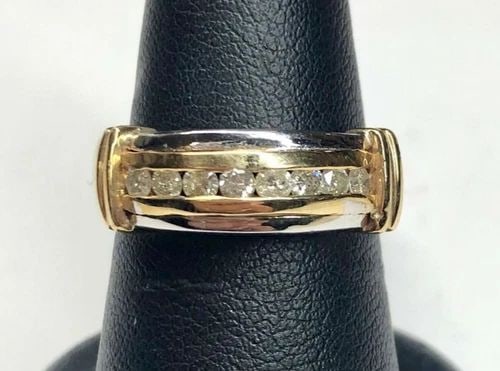 NEW 14K WHITE GOLD RING WITH YELLOW GOLD ACCENTS AND 0.42CTW DIAMONDS 7.8 GRAMS: 14K WHITE GOLD RING WITH YELLOW GOLD ACCENTS AND DIAMONDS NEW 14k White Gold Ring with Yellow Gold Accents and Diamonds NEW You are bidding on a new with defects 14k White Gold Ring with Yellow Gold A