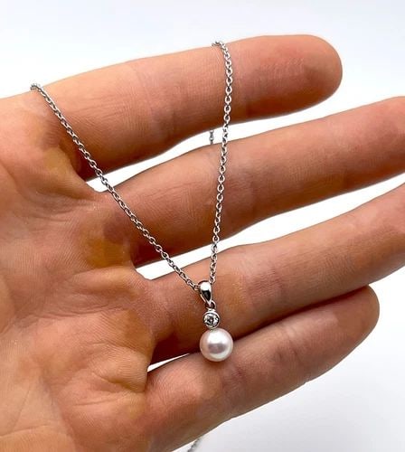 18K WHITE GOLD NECKLACE & PENDANT, PEARL, 0.15CT VS1 DIAMOND (18 INCH) 5 GRAMS: 18K WHITE GOLD ROLO LINK NECKLACE WITH PEARL AND VS DIAMOND PENDANT (18" INCH) 18k White Gold Rolo Link Necklace with Pearl and VS Diamond Pendant You are bidding on a 18k White Gold Rolo Link Necklac