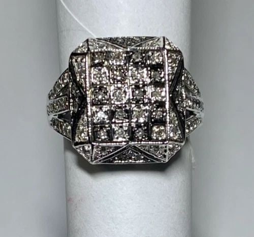 NEW WOMEN'S 14K WHITE GOLD SQUARE RING WITH 0.50CT DIAMONDS ( SIZE 7 ) 7.2 GRAMS: WOMEN'S 14K WHITE GOLD SQUARE RING WITH 0.50CT DIAMONDS (SIZE 7) Women's 14k White Gold Square Ring with 0.50CT Diamonds (Size 7) You are bidding on a new with tags Women's 14k White Gold Square Ring 