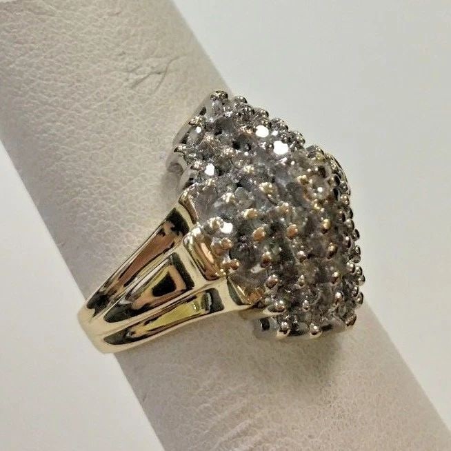 14K YELLOW GOLD CLUSTER RING WITH DIAMONDS RING SIZE 7 (1 of 2)