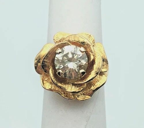14K YELLOW GOLD ROSE STYLE RING WITH 2CT MOISSANITE (SIZE: 5.25) 8.3 GRAMS: 14K YELLOW GOLD ROSE STYLE RING WITH 2CT MOISSANITE (SIZE: 5.25) 14k Yellow Gold Rose Style Ring with 2ct Moissanite You are bidding on a 14k Yellow Gold Rose Style Ring with 2ct Moissanite. The piece