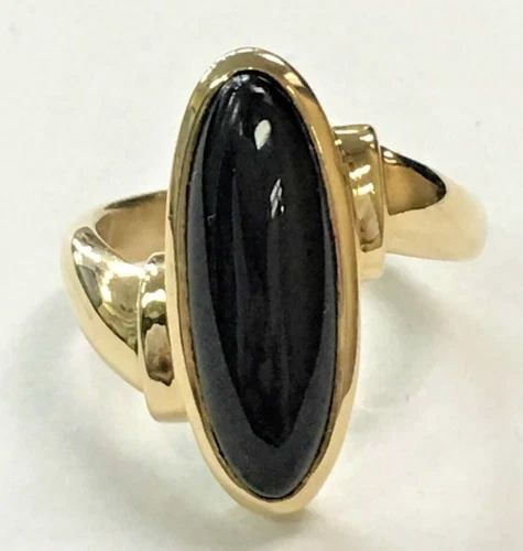 14K YELLOW GOLD RING WITH OVAL ONYX STONE (SIZE 7) 9.1 GRAMS (1 of 1)
