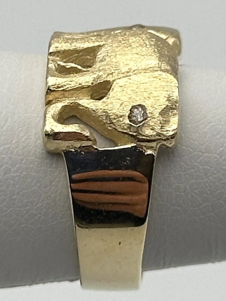 14K YELLOW GOLD THREE ELEPHANT RING SIZE: 6.5 6.6 GRAMS: 14K YELLOW GOLD THREE ELEPHANT RING SIZE: 6.5 6.6 GRAMS 14k Yellow Gold Three Elephant Ring Condition: Used, has been cleaned Material: 14k Yellow Gold Ring Size: 6.5 Weight: 6.6 grams Top Width: 9.9m
