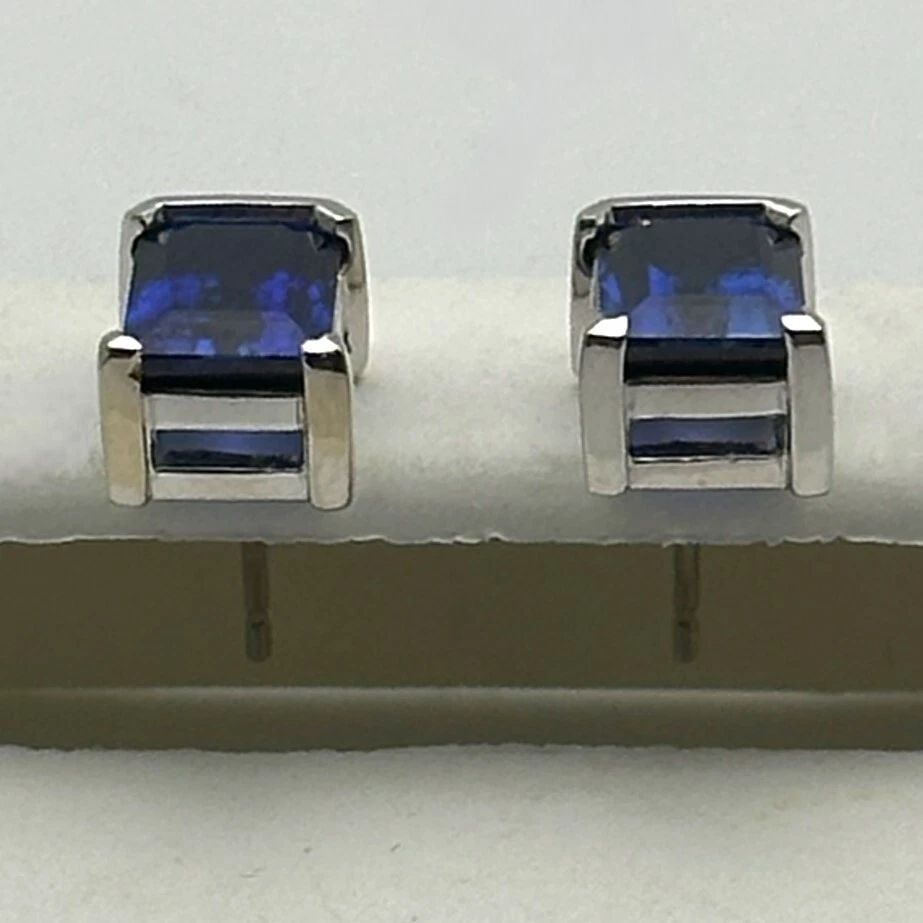 14K WHITE GOLD EARRINGS WITH LAB CREATED SAPPHIRES AND 0.09CTS NATURAL DIAMONDS: 14K WHITE GOLD EARRINGS WITH LAB CREATED SAPPHIRES AND 0.09CTS NATURAL DIAMONDS 14k White Gold Earrings with Lab created Sapphires and 0.09cts of natural Diamonds Condition: Used Material: 14k White G