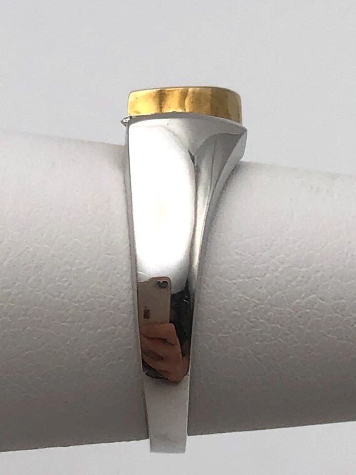 LADIES DELEO 14K TWO TONED WHITE/YELLOW GOLD COLORED DIAMOND RING 0.65CTS 4.9G: LADIES DELEO 14K TWO TONED WHITE/YELLOW GOLD COLORED DIAMOND RING 0.65CTS Ladies DeLeo 14k two toned white/yellow gold colored diamond ring 0.65cts Condition: Display model, has been moved around inve