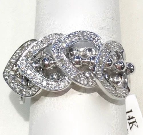 NEW 14K WHITE GOLD RING WITH HEARTS AND 0.14CTW DIAMONDS (SIZE 7) 7 GRAMS: 14K WHITE GOLD RING WITH HEARTS AND DIAMONDS SIZE: 7 14k White Gold Ring with Hearts and Diamonds You are bidding on a 14k White Gold Ring with Hearts and Diamonds. There are few minor scratches on th