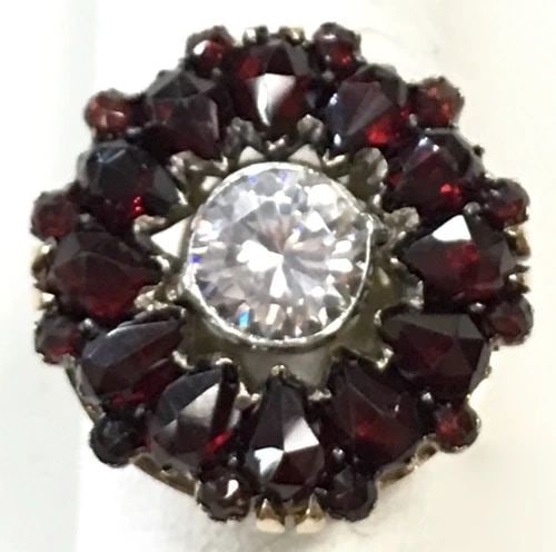 18K GOLD RING, GARNET CLUSTER, CENTER CUBIC ZIRCONIA ( SIZE: 5.5 ) 6G (1 of 1)