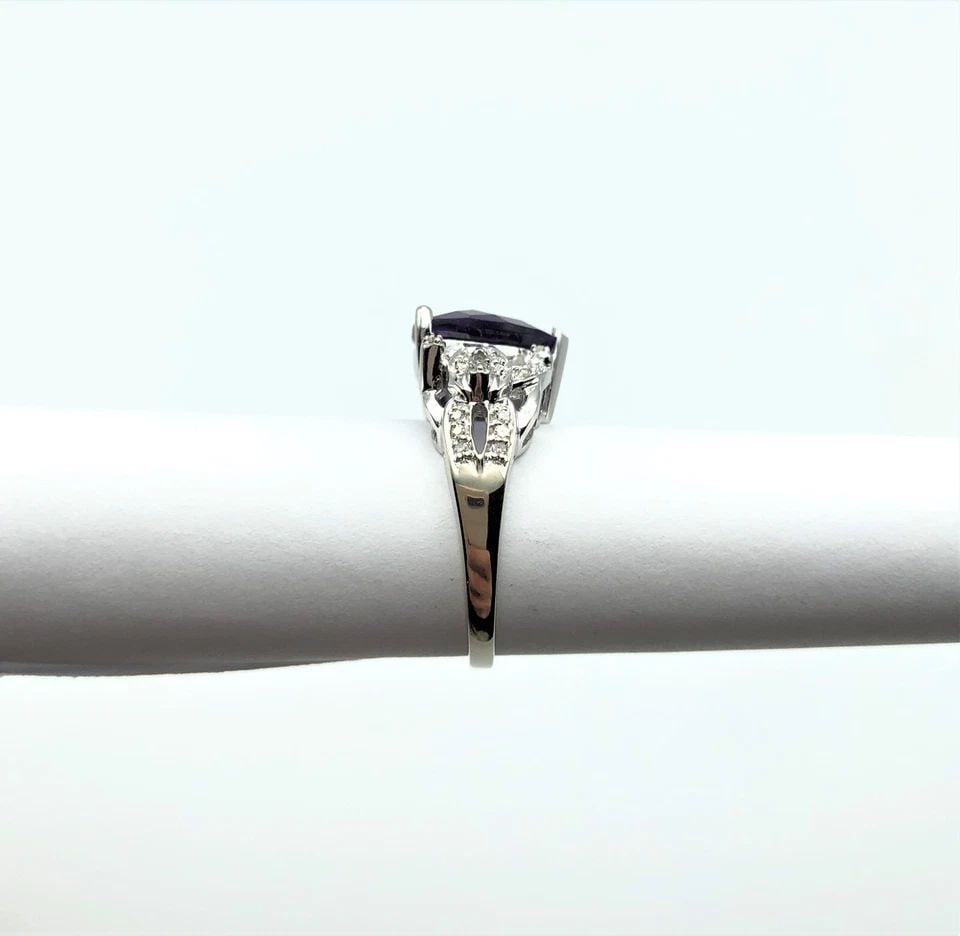 14K WHITE GOLD RING, TRILLION CUT AMETHYST AND 0.15CTS DIAMONDS (SIZE 7) 6.3G: 14K WHITE GOLD RING WITH CHECKERBOARD TRILLION CUT AMETHYST AND DIAMONDS SIZE 7 14k White Gold Ring with Checkerboard Trillian cut Amethyst and Diamonds You are bidding on a 14k White Gold Ring with C