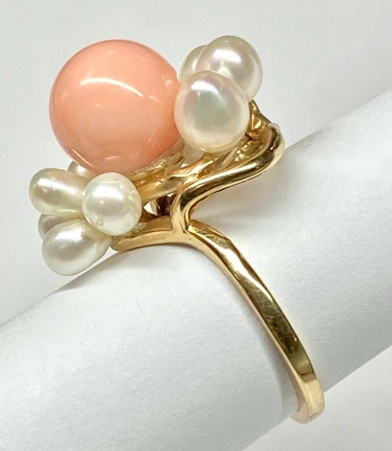 14K GOLD RING WITH 9.5MM PINK CORAL AND FRESH WATER PEARLS SIZE: 6.25 6.4G: 14k Yellow Gold Ring with 9.5mm Pink Coral and Fresh Water Pearls You are bidding on a pre-owned Women's 14k Yellow Gold Ring with 9.5mm Pink Coral and Fresh Water Pearls. The ring has minor scuffs an