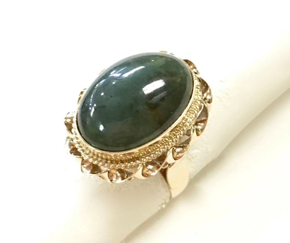 18K YELLOW GOLD RING, 18MM X 13MM NEPHRITE JADE STONE ( SIZE: 5.5 ) 6.6G (1 of 2)