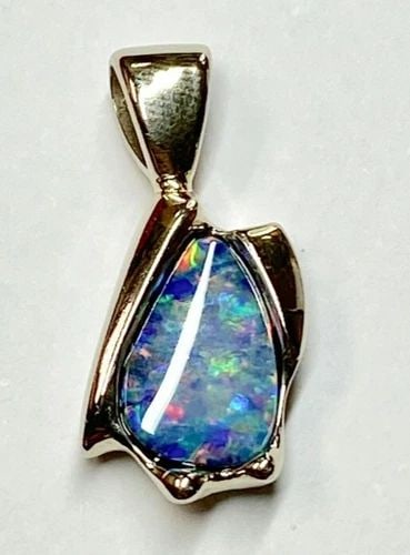 14K YELLOW GOLD PENDANT WITH 11MM X 7MM NATURAL BOULDER OPAL ( 3.4 GRAMS ): WOMEN'S 14K YELLOW GOLD PENDANT WITH 11X7MM NATURAL BOULDER OPAL Women's 14k Yellow Gold Pendant with 11x7mm Natural Boulder Opal You are bidding on a pre-owned Women's 14k Yellow Gold Pendant with Na