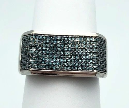 10K WHITE GOLD RING WITH 1.00CTW BLUE DIAMONDS (SIZE 10.25) 5.8 GRAM: 10K WHITE GOLD SQUARE SHAPED RING WITH 1.00CTW BLUE DIAMONDS (SIZE: 10.25) 10k White Gold Square Shaped Ring with 1.00ctw Blue Diamonds You are bidding on a 10k White Gold Square Shaped Ring with 1.00