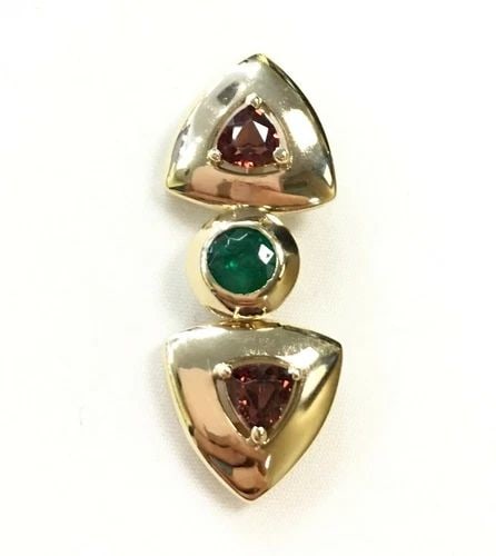 14K YELLOW GOLD PENDANT WITH EMERALD AND TWO GARNETS ( 5.5 GRAMS ) (1 of 1)