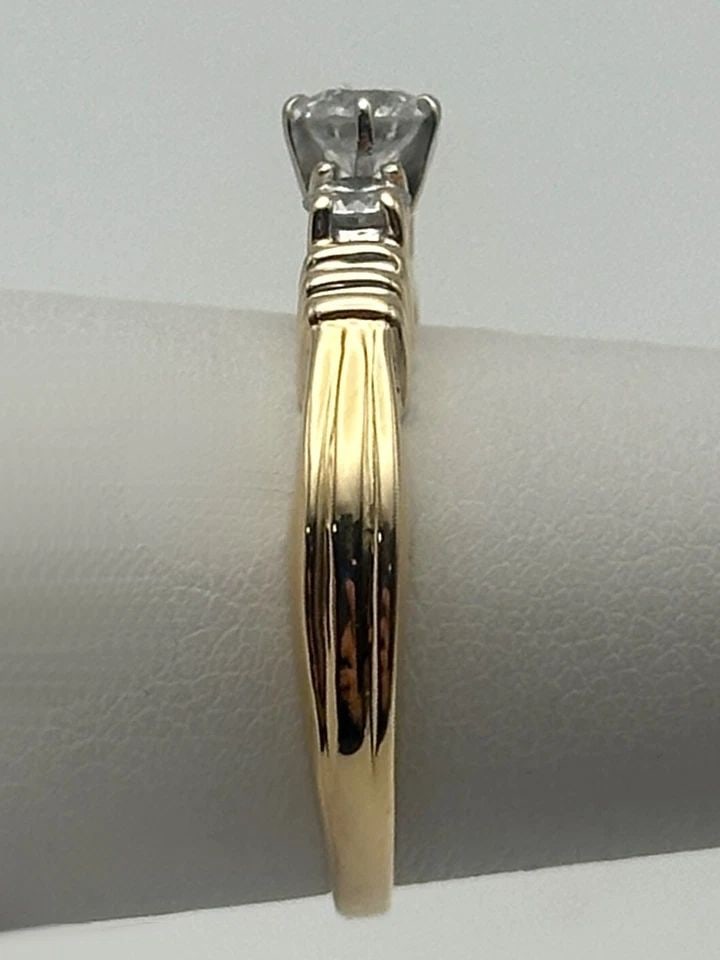 14K YELLOW GOLD RING WITH 0.76CTW NATURAL DIAMONDS (SIZE 8.5) 3.7 GRAMS: 14k Yellow Gold Three Diamond Ring Condition: Used, has been cleaned and polished by us Material: 14k Yellow Gold Ring Size: 8.5 Weight: 3.7 grams Top Width: 5mm Bottom Width: 1.5mm Stone Info: All st