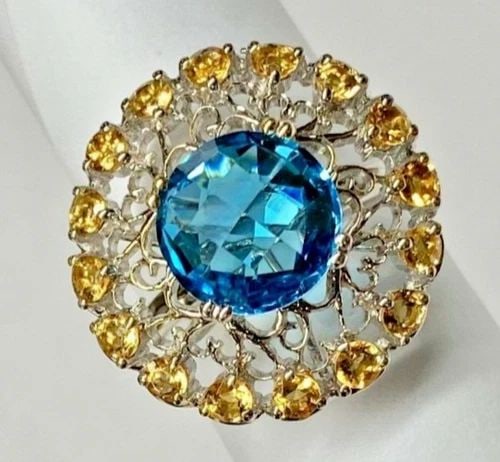 14K WHITE GOLD RING, 9.6MM BLUE TOPAZ, MULTIPLE CITRINE STONES (SIZE 7) 6 GRAM: 14k White Gold Ring, 9.6mm Blue Topaz, multiple Citrine stones You are bidding on a pre-owned Women's 14k White Gold Ring with Blue Topaz and Citrine. The ring has minor scuffs and scratches from norm
