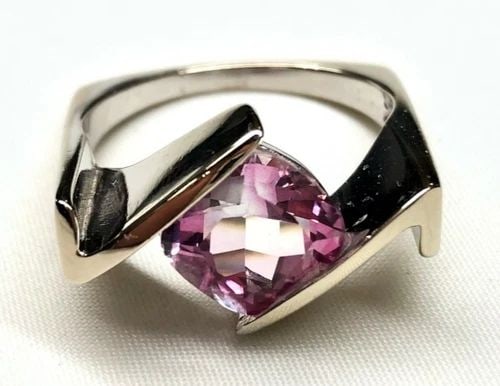 WOMEN'S 14K WHITE GOLD RING WITH PINK TOPAZ (SIZE 7) 6.2 GRAM: Women's 14k White Gold Ring Set with Pink Topaz You are bidding on a pre-owned Women's 14k White Gold Ring Set with Pink Topaz. The ring has minor scuffs and scratches from normal wear and tear, but o