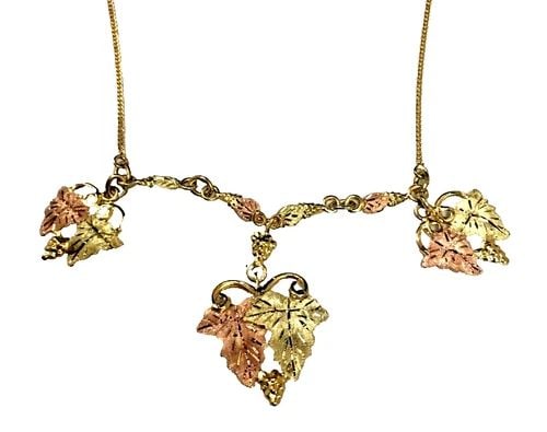 10K GOLD CHAIN & 12K BLACK HILLS GOLD TRIPLE LEAF'S 16" 7.7G: BLACK HILLS GOLD LEAF NECKLACE 10KT GOLD Black Hills Gold leaf Necklace 10k You are bidding on a pre-owned Black Hills Gold leaf Necklace. The necklace is in excellent condition. See pictures for deta