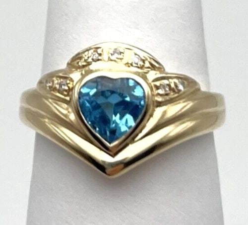 14K GOLD RING WITH DIAMONDS AND HEART CUT BLUE TOPAZ (SIZE 6.5) 5.2 GRAM: 14K GOLD RING WITH DIAMONDS AND HEART SHAPED BLUE TOPAZ (SIZE: 6.5) 14k Gold Ring with Diamonds and Heart shaped Blue Topaz You are bidding on a 14k Gold Ring with Diamonds and Heart shaped Blue Topaz