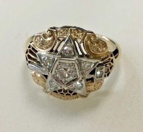 14K GOLD, TWO TONED STAR FILIGREE RING, 0.30CTW DIAMONDS (SIZE 5.5) 4.1 GRAM: 14K GOLD, TWO TONED STAR FILIGREE RING WITH DIAMONDS SIZE: 5.5 14k Gold, two toned Star filigree Ring with Diamonds You are bidding on a 14k gold wo toned Star filigree Ring with Diamonds. There are a