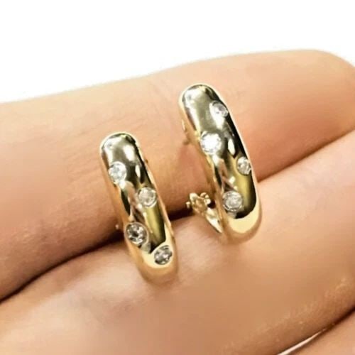 14K YELLOW GOLD EARRINGS WITH OMEGA BACKS AND 0.25CTW DIAMONDS 4.9GRAM: 14K YELLOW GOLD EARRINGS WITH OMEGA BACKS AND DIAMONDS 14k Yellow Gold Earrings with omega backs and Diamonds You are bidding on a 14k Yellow Gold Earrings with omega backs and Diamonds. There are few