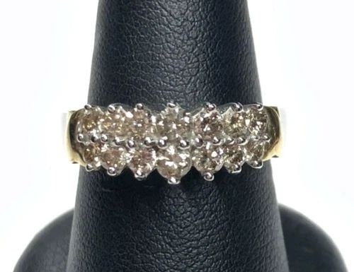 NEW 10K WHITE GOLD RING & YELLOW GOLD ACCENTS, 1.0CTW DIAMONDS (SIZE 7) 4.8 GRAM: 10K WHITE GOLD RING WITH YELLOW ACCENTS AND DIAMONDS 10k White Gold and Yellow Accents with Diamonds You are bidding on a new with defects 10k White Gold Ring with Yellow Gold Accents and Diamonds. Th