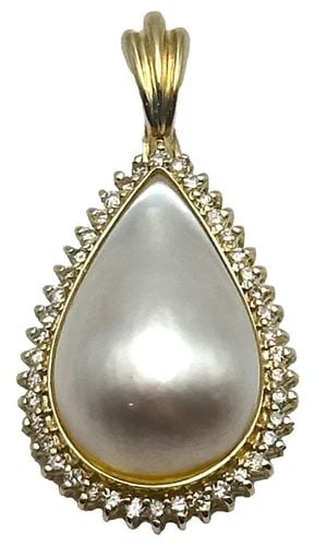 14K YELLOW GOLD PEAR PENDANT WITH 0.30CTW DIAMONDS ( 4.1 GRAMS ): 14k Yellow Gold Pendant, with Diamonds You are bidding on a 14k Yellow Gold Pendant, with Diamonds. The pendant is in excellent condition. See pictures for details. ( PLEASE LOOK AT PHOTOS FOR FURTHER