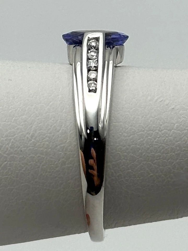 14K WHITE GOLD RING WITH TANZANITE AND 0.10CTW DIAMONDS (SIZE 7) 2.7 GRAM (1 of 2)