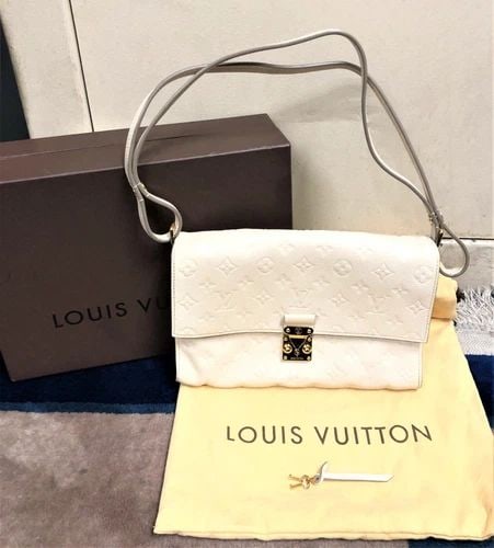 LOUIS VUITTON CREME HAND BAG WITH BUTTON CLIP STRAP AND FRONT LOCK WITH KEY (1 of 1)