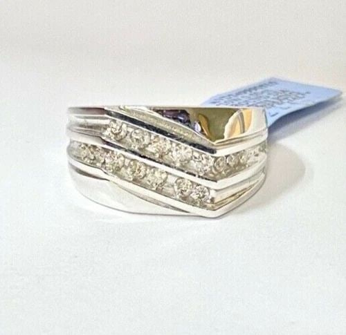 NEW 10K WHITE GOLD MEN'S RING WITH 0.50CTW DIAMONDS (SIZE 10.25) 5.3 GRAM: 10K WHITE GOLD MEN'S RING WITH 0.50CT DIAMONDS (SIZE 10.25) NWT 10k White Gold Men's Ring with 0.50ct Diamonds (Size 10.25) NWT You are bidding on a new with tags 10k White Gold Men's Ring with Diamon
