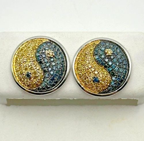 10K WHITE GOLD YIN & YANG EARRINGS, 0.90CTS OF BLUE AND YELLOW DIAMONDS 2.7G: 10k White Gold Yin & Yang Earrings, 0.90cts of Blue and Yellow Diamonds Condition: Used / has been cleaned Material: 10k White Gold Weight: 2.7 grams Earrings Size: 13mm wide Back Type: Screw Backs St