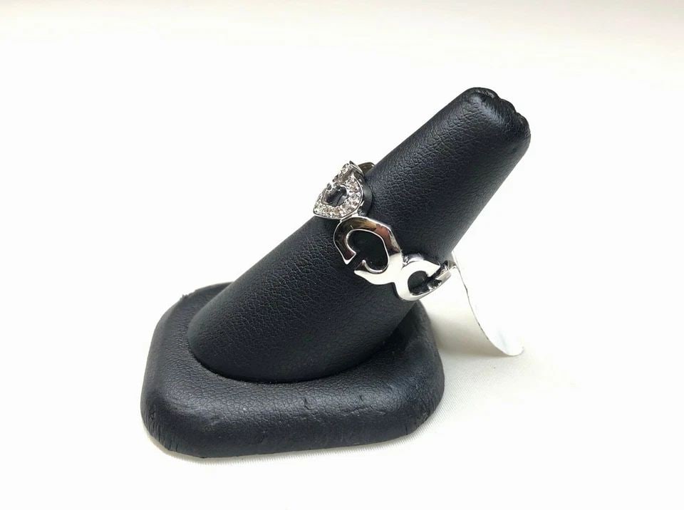 NEW 14K WHITE GOLD HEARTS AROUND RING WITH 0.10CTW DIAMONDS (SIZE 7.25) 4.2G: 14K WHITE GOLD HEART RING WITH DIAMONDS NEW 14k White Gold Heart Ring with Diamonds NEW You are bidding on a new with defects 14k White Gold Heart Ring with Diamonds. The ring has minor scuffs and scr