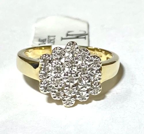NEW 14K GOLD CLUSTER STYLE RING WITH 0.15CTW DIAMONDS (SIZE: 7.75) 3.8G: WOMEN'S 14K YELLOW GOLD RING WITH 0.15CT CLUSTER DIAMONDS (SIZE 7.75) Women's 14k Yellow Gold Ring with 0.15CT Cluster Diamonds (Size 7.75) You are bidding on a new with tags Women's 14k Yellow Gold R