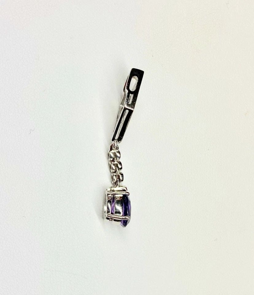 14K WHITE GOLD PENDANT, 1.7CT PEAR CUT AMETHYST, 0.30CTS OF DIAMONDS (3.7 GRAM): WOMEN'S 14K WHITE GOLD PENDANT WITH 10X7MM PEAR CUT AMETHYST AND DIAMONDS Women's 14k White Gold Pendant with 10x7mm Pear Cut Amethyst and Diamonds You are bidding on a pre-owned Women's 14k White Gol