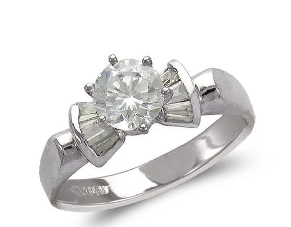 NEW 14K WHITE GOLD LADIES FASHION WHITE SOLITAIRE RING: NEW 14K WHITE GOLD LADIES FASHION WHITE SOLITAIRE RING LADIES FASHION WHITE SOLITAIRE RING NEW 14K WHITE GOLD Apx. WIDTH: 6mm Apx. WEIGHT: 3.9g