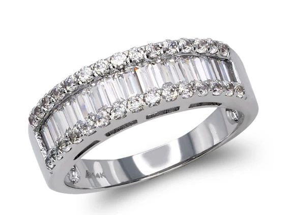 NEW 14K WHITE GOLD LADIES FANCY WHITE RING: NEW 14K WHITE GOLD LADIES FANCY WHITE RING LADIES FANCY WHITE RING NEW 14K WHITE GOLD Apx. WIDTH: 8mm Apx. WEIGHT: 3.8g